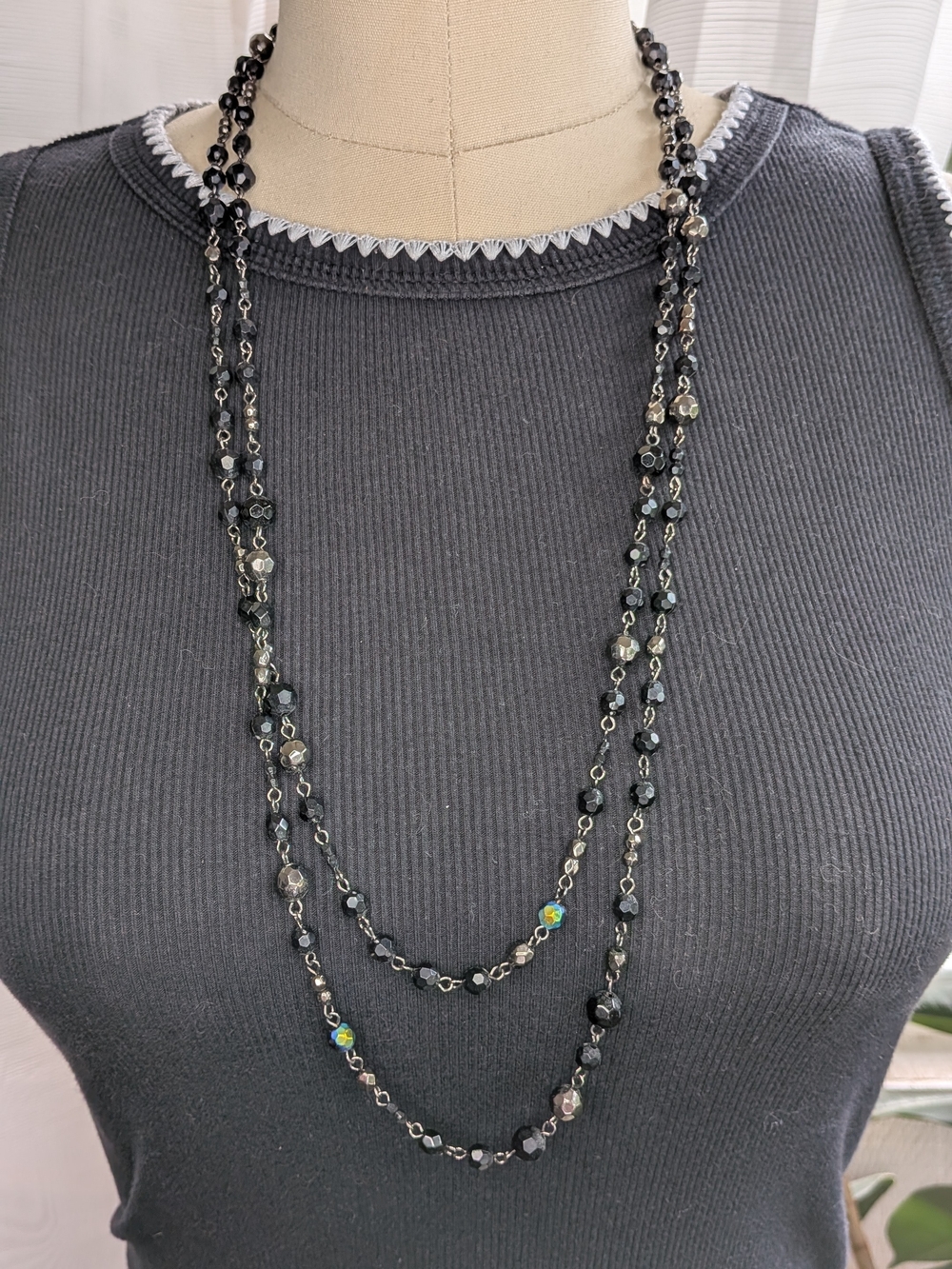 Premier Designs 60" Black Gunmetal Faceted Bead Flapper Rope Necklace